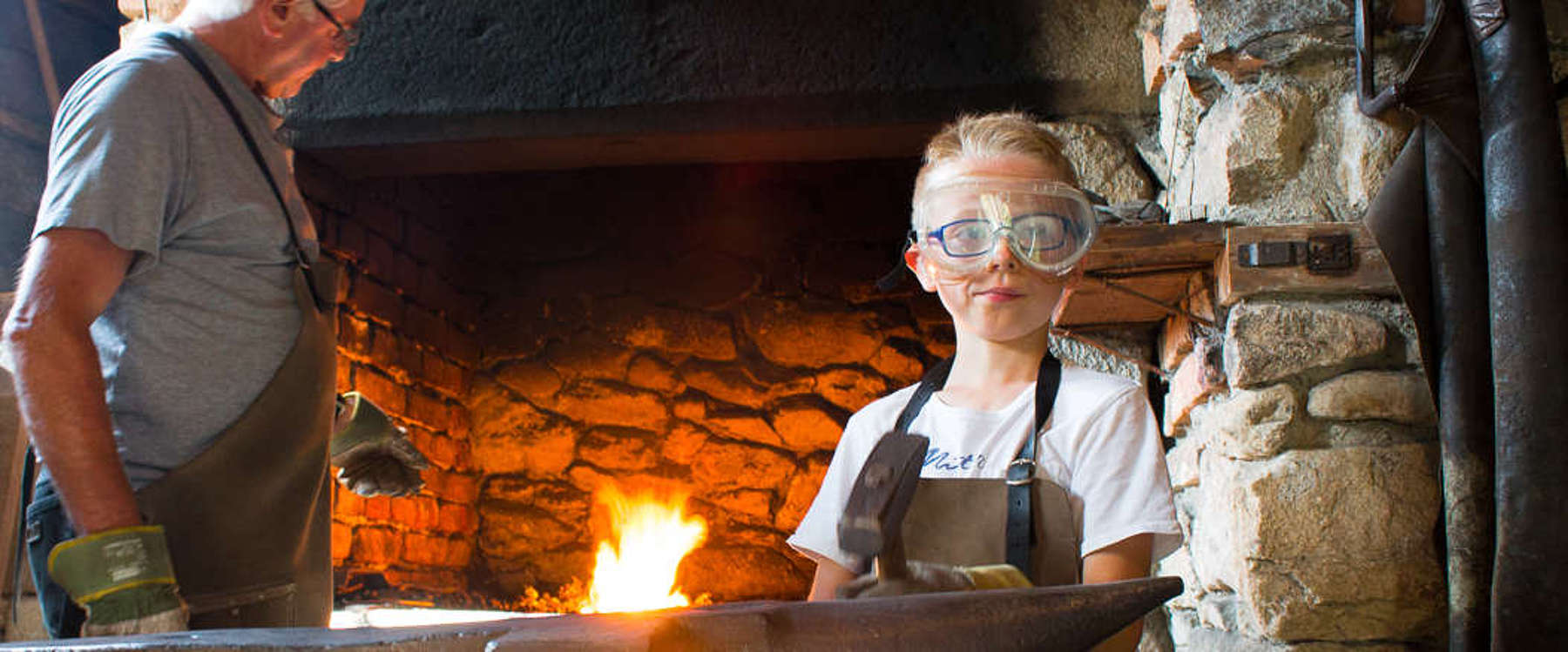 Blacksmithing for children at the Finsterau Open-Air Museum