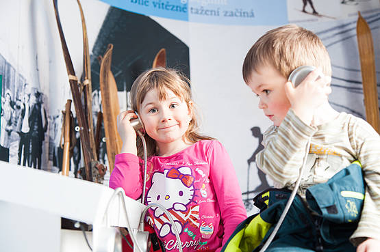 Kinder entdecken das Skimuseum Bayerisch Eisenstein