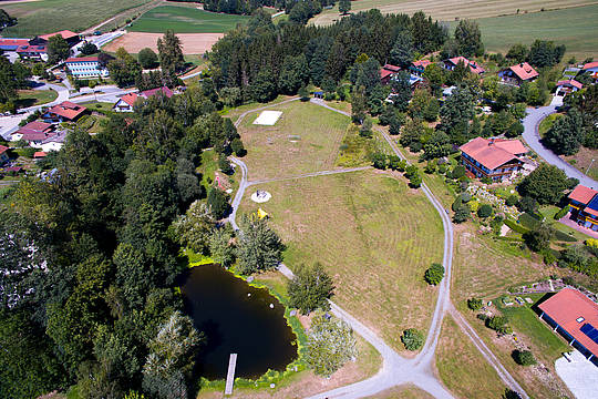 Luftaufnahme der Freizeitanlage Klopferbach in Eppenschlag