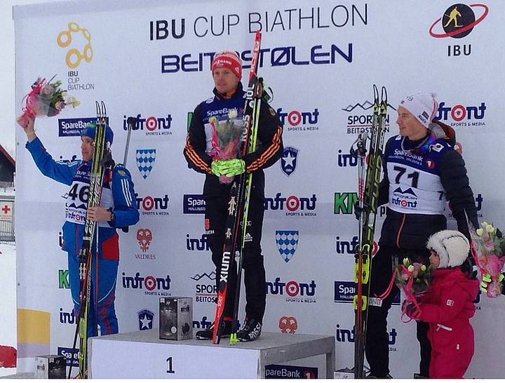 Florian Graf am Biathlon-Siegerpodest