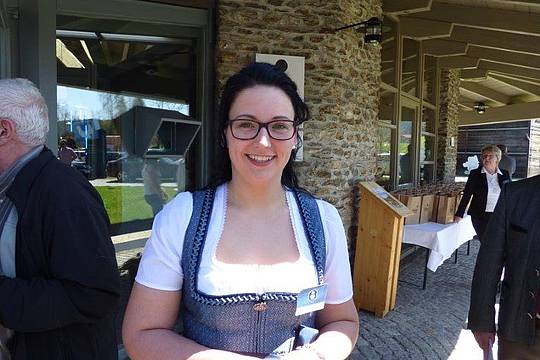 Freundliches Personal im kulinarischen Schaufenster in Zwiesel