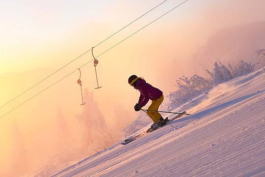 Skifahren am Großen Arber bei Sonnenaufgang