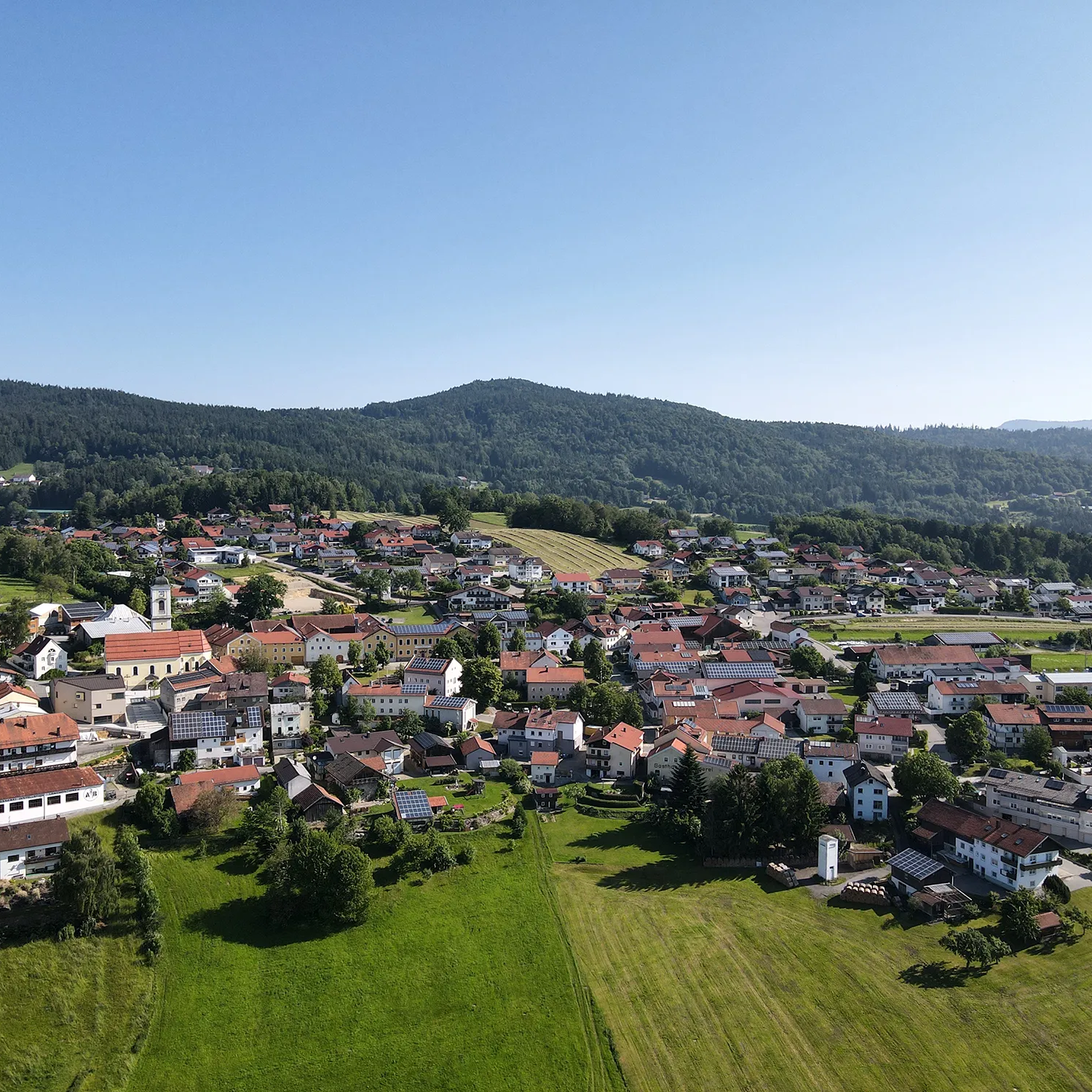 Eine Luftaufnahme der Gemeinde Kirchdorf Luftbild Kirchdorf i. Wald