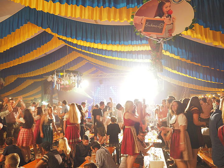 Party beim Volksfest Schönberg