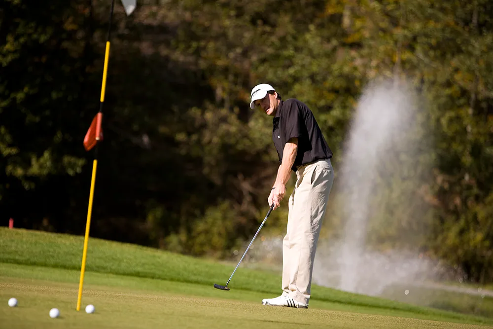 Golfer am Golfplatz am Nationalpark Bayerischer Wald