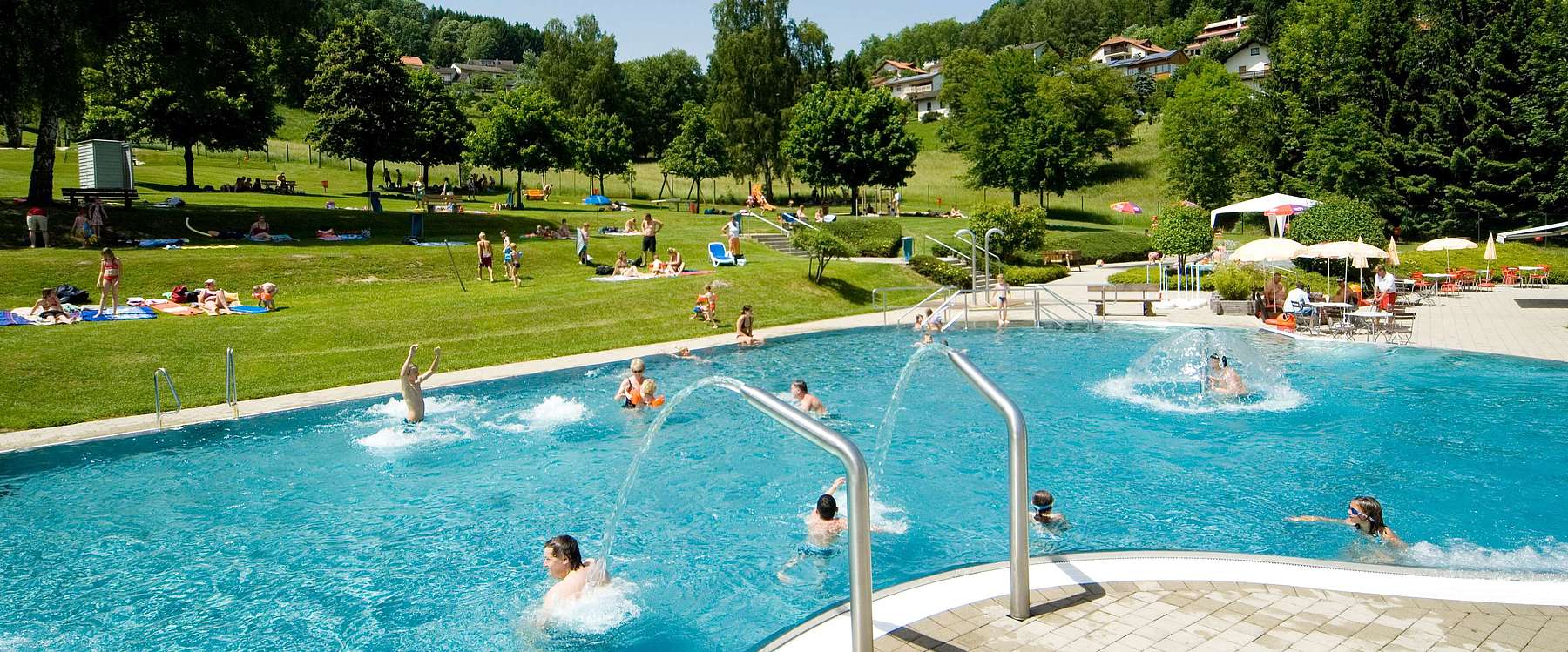 Pool with sunbathing lawn in Schönberg