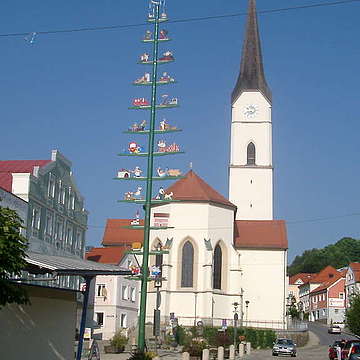 Der obere Marktplatz mit Kirche
