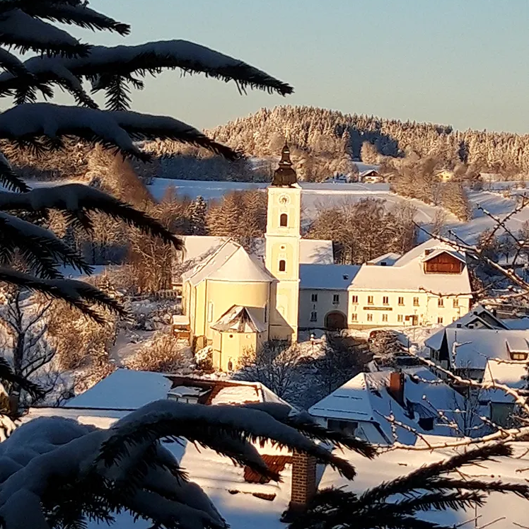 Der winterliche Anblick der Gemeinde Sankt Oswald-Riedlhütte