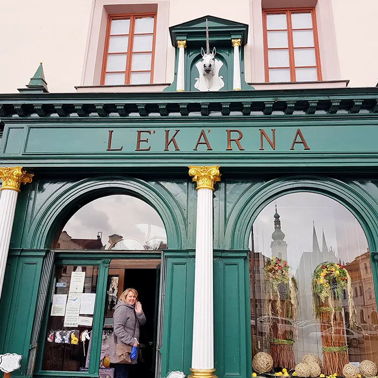 Eingang zur Barockapotheke "Zum weißen Einhorn" in Klattau Barockapotheke in Klattau