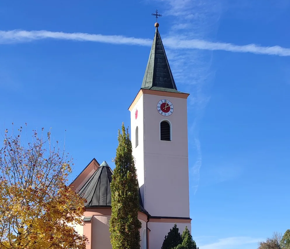 Schöne Kirche St. Katharina in Eppenschlag zur Herbstzeit Dorfplatz Eppenschlag