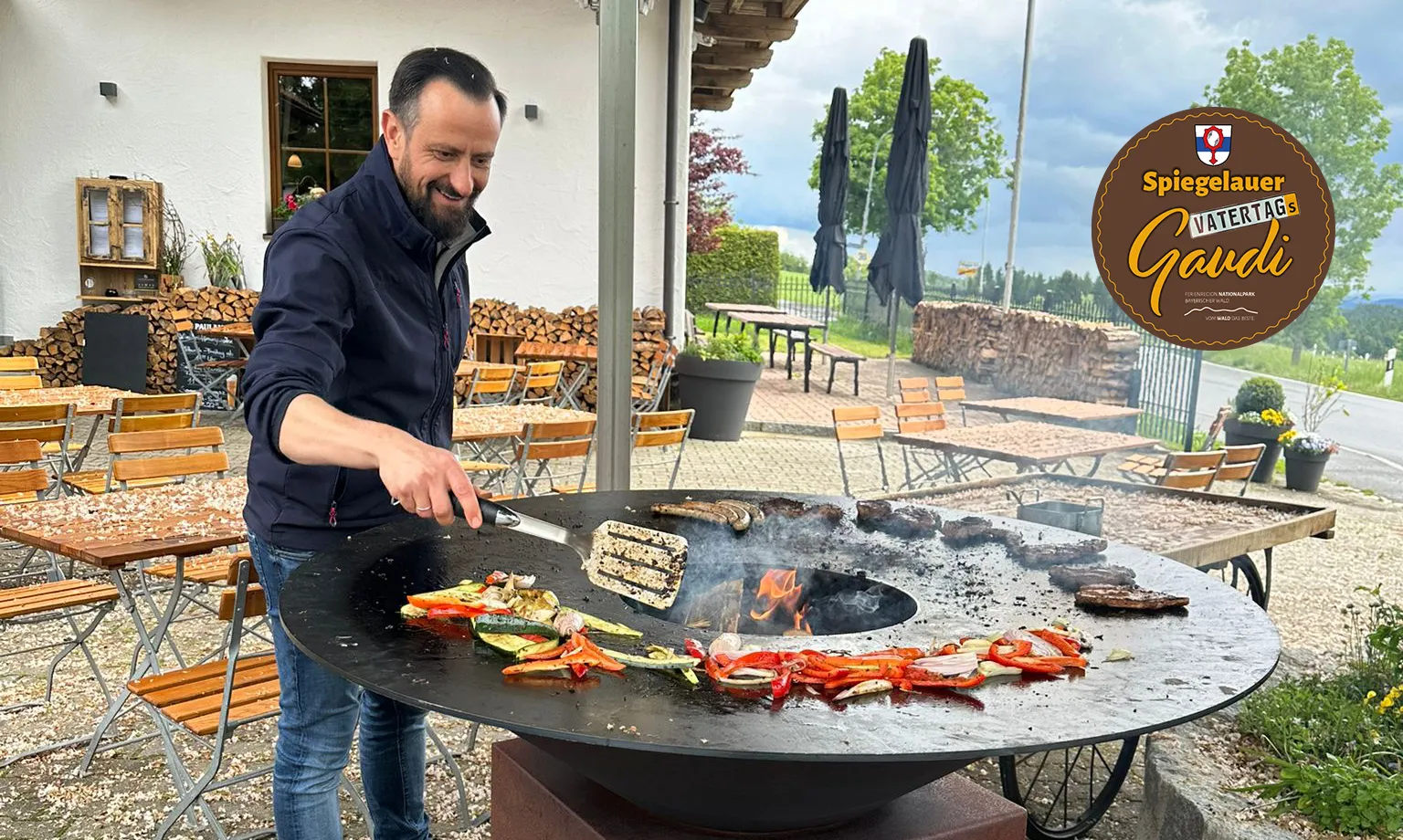 Grill mit VatertagsGaudi Logo 