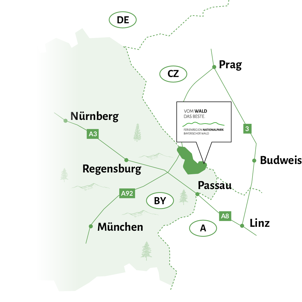Eine Karte zeigt die Region rund um die Nationalparkregion, umgeben von wichtigen Städten wie Regensburg und Nürnberg, die Orientierung schaffen soll.